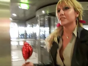 ロシアの彼女はお尻に詰め込まれています  ...