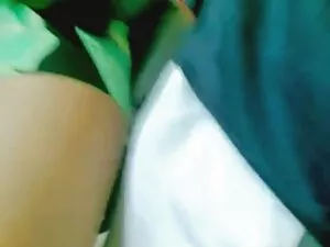 妹と副社長との関係を数回確立する アダル ...