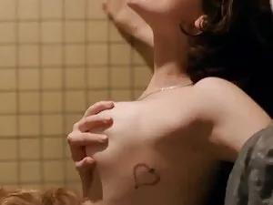 残酷な男は女の子をファックする エロ 動 ...
