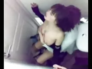 ブルネットslut掘削によってうんち作品 ...