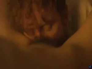 大きな女性テイトは積極的にディックに入っ ...