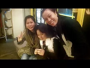 ブルネットは彼女の手でハードです ten ...
