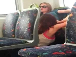 私は彼女の口の中にそれを入れて、慎重に彼 ...