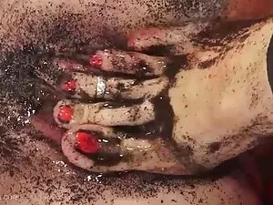 男は赤い女性の最初の人に当たります エロ ...
