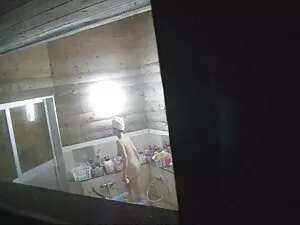 オフィスみだらはソファの上に大きくなる。 ...