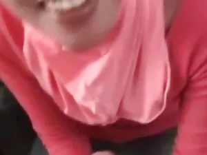若いカスケード、アクティブな黒髪 エロ  ...