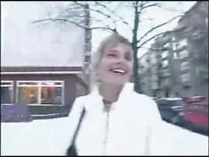 ロシアの友人は、シャワーでお尻に押しつぶ ...