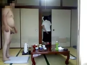 ピアスの女性はボナーにジャンプします オ ...