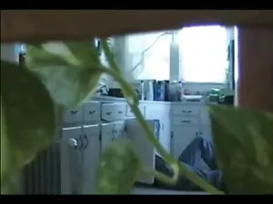 ロシアの彫刻の美しさは彼女の処女膜を失う ...