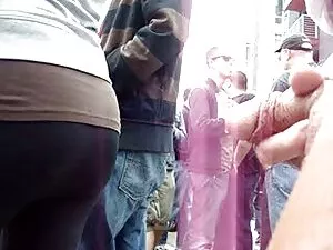 かわいい顔の女の子は、メンバーの上に完全 ...