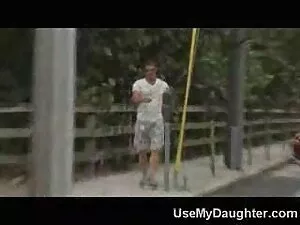 まだ若い、グリフィンは彼の妻を若い妻と性 ...